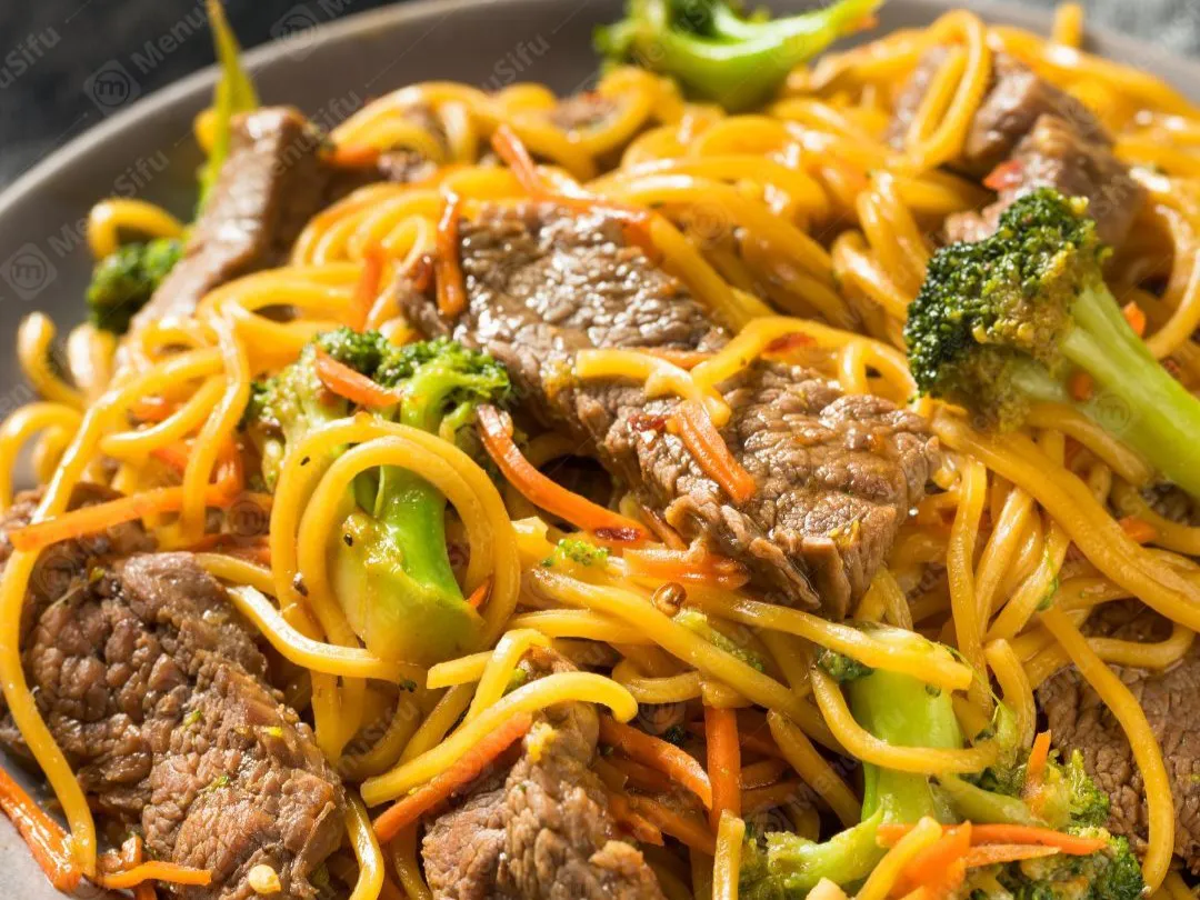 beef lo mein at Ho Ho Cherry House, a Chinese Restaurant in Charlotte beef lo mein at Ho Ho Cherry House, a Chinese Restaurant in Charlotte